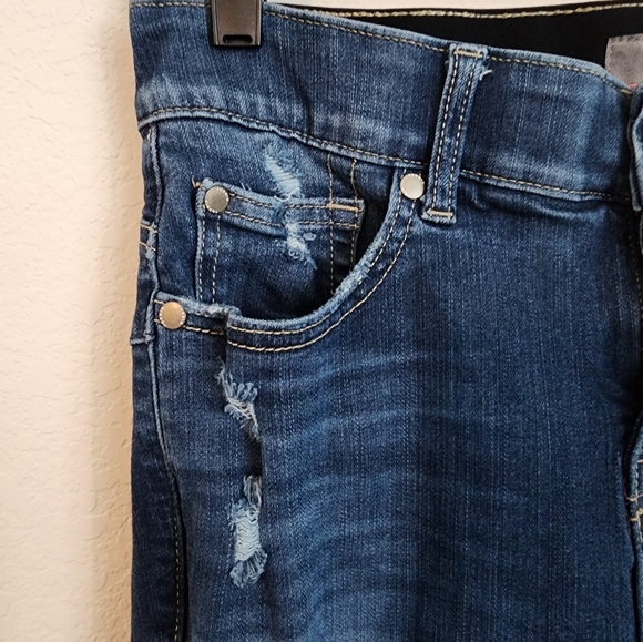 Torrid Bombshell skinny cropped destructed denim sz 10 - Picture 4 of 7